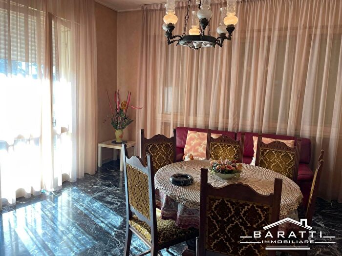 Casa con 8 locali in vendita in Curtatone