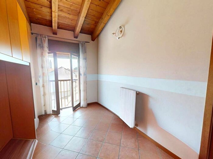 Appartamento trilocale in affitto in Via Gaetana Agnesi, Varedo