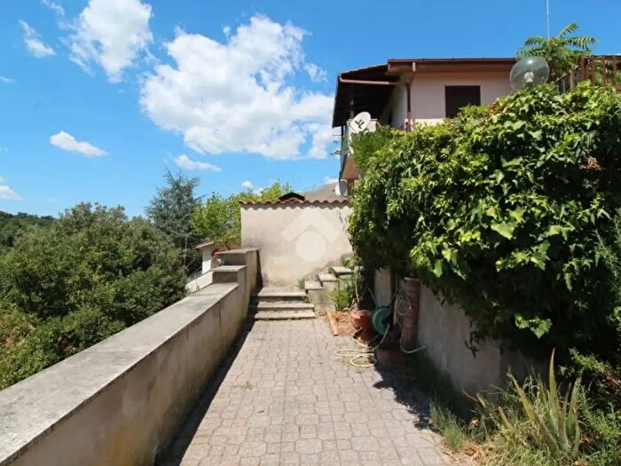 Appartamento trilocale in vendita in Via dei Salici, Scandriglia