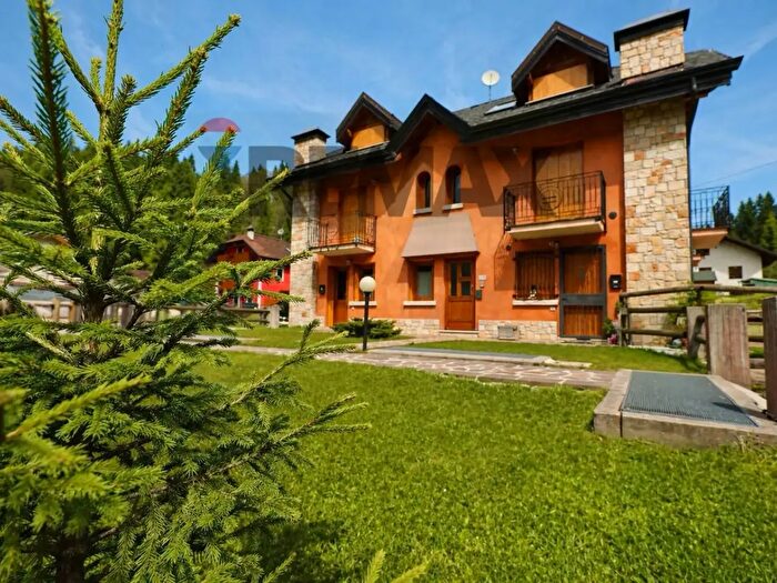 Appartamento con 5 locali in vendita in Via Valle Magnaboschi, Roana