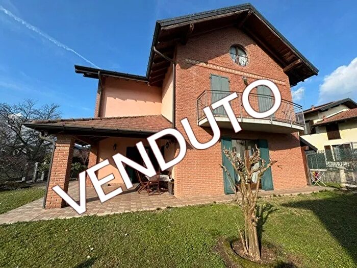 Casa con 5 locali in vendita in Via Oslavia Malnate Va Italia, Malnate
