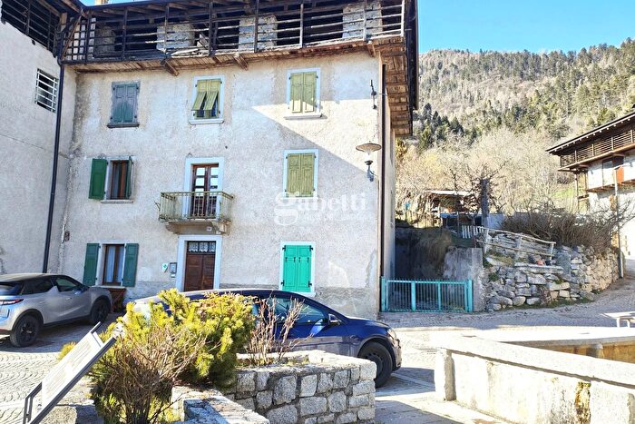 Casa con 6 locali in vendita in Località Larido, Bleggio Superiore