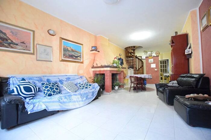 Casa con 5 locali in vendita in Via Roma, Buggerru