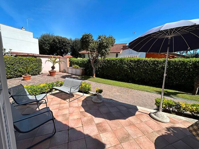 Casa trilocale in affitto in Via Portorose, Fregene, Fiumicino