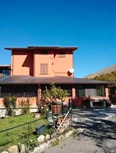 Casa con 6 locali in vendita in Via Strada Comun Ort Carrito, Ortona Dei Marsi