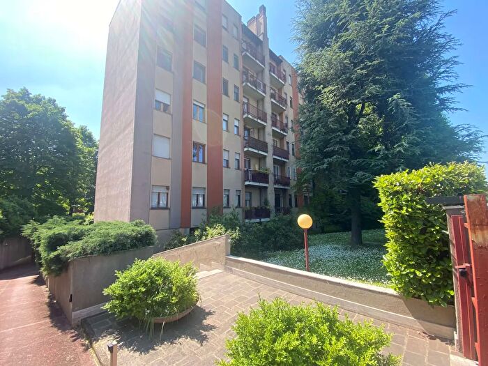 Appartamento con 6 locali in vendita in Via Curiel, Milano