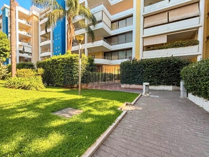 Appartamento trilocale in vendita in Via Magna Grecia, Modugno