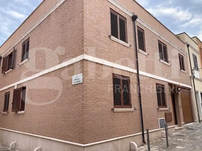 Appartamento bilocale in affitto in Via De' Villanova, Brindisi