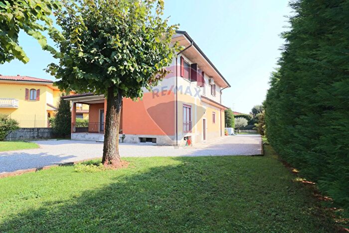 Casa con 7 locali in vendita in Via Leonardo da Vinci, Spirano