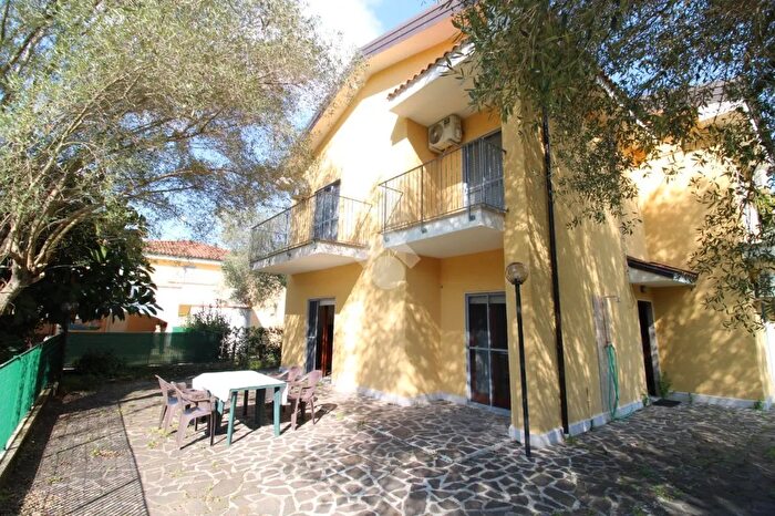 Appartamento quadrilocale in vendita in Via Carlo Pisacane, Vibonati