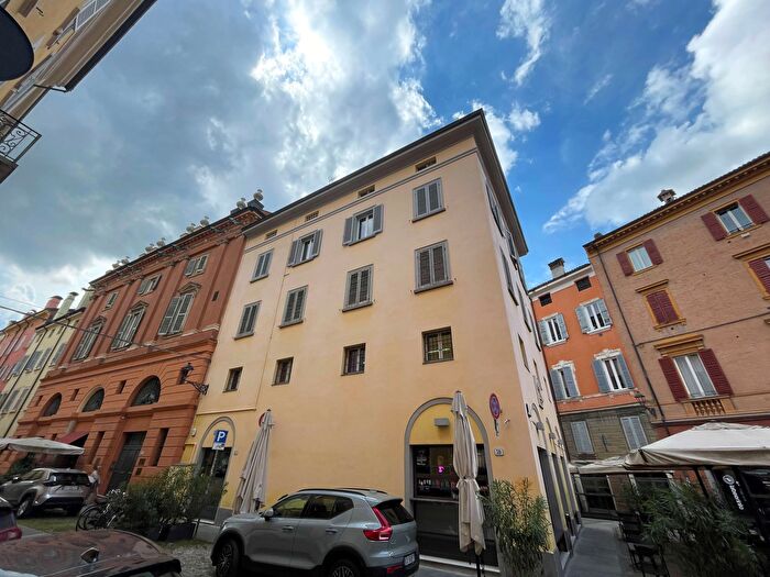 Appartamento con 8 locali in vendita in Modena