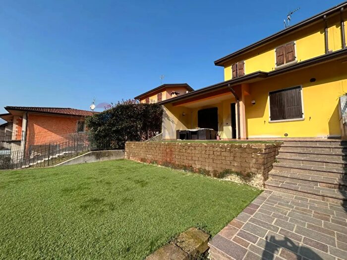 Casa con 7 locali in vendita in Sabbio Chiese