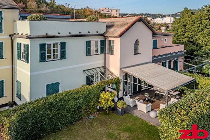 Appartamento con 8 locali in vendita in Via Padre Semeria, Genova