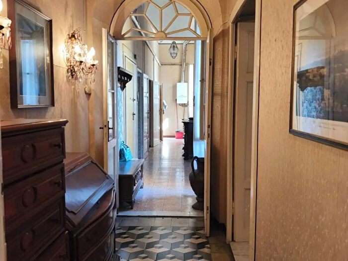Appartamento con 6 locali in vendita in Carrara