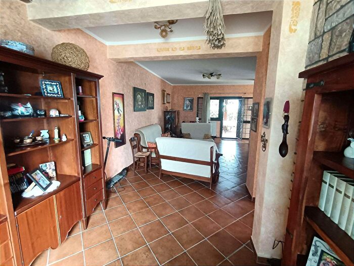 Casa con 5 locali in vendita in Altavilla Milicia