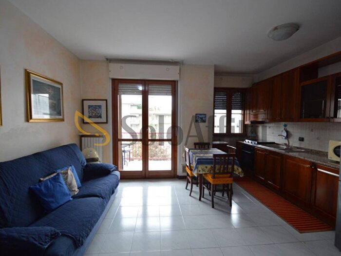 Appartamento trilocale in affitto in Piazza Enrico Berlinguer, Centro, Rozzano