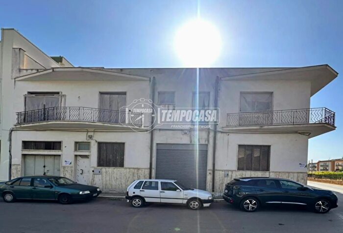 Casa con 6 locali in vendita in Via delle Mimose, Rutigliano