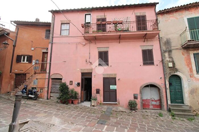 Appartamento bilocale in vendita in Piazza Campo di Fiori, Montopoli Di Sabina