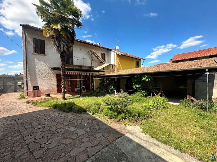 Casa con 6 locali in vendita in Via San Vittore, Robecchetto Con Induno
