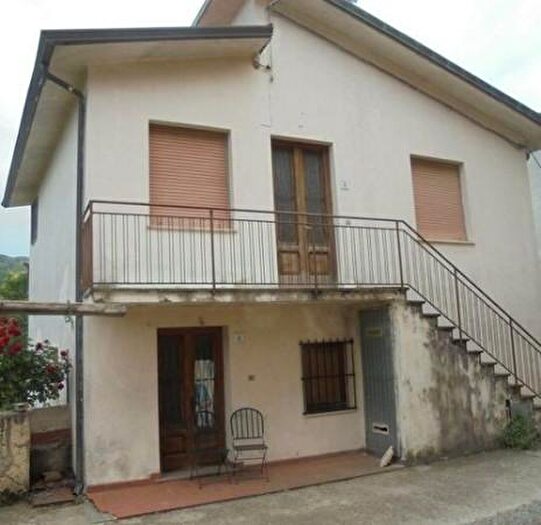 Casa con 6 locali in vendita in Coreglia Antelminelli