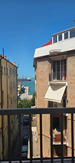 Appartamento trilocale in vendita in Vicolo Foschi, Ancona