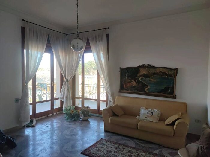 Appartamento quadrilocale in vendita in Via Gramsci, Lizzanello