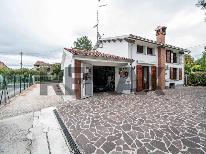 Casa con 5 locali in vendita in Via Oldella a, Guastalla