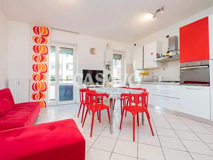Appartamento trilocale in vendita in Via Vipacco, Milano