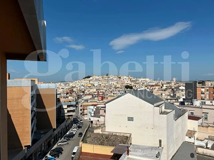 Appartamento con 6 locali in vendita in Via Matteo Renato Imbriani, Canosa Di Puglia