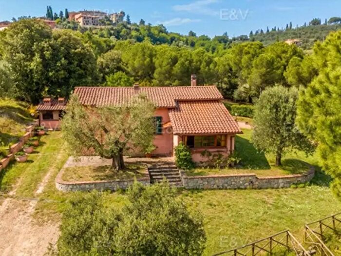 Casa quadrilocale in vendita in Via Madonna del Giglio, Magione