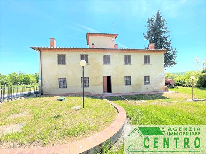 Casa con 10 locali in vendita in Poggibonsi, Poggibonsi