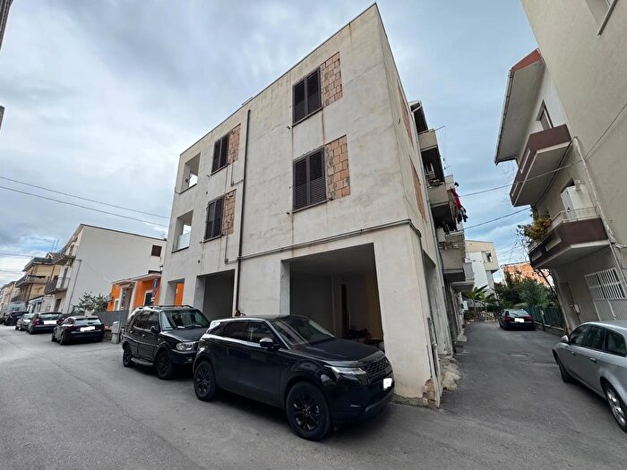 Casa con 6 locali in vendita in Via Venezia, San Salvo