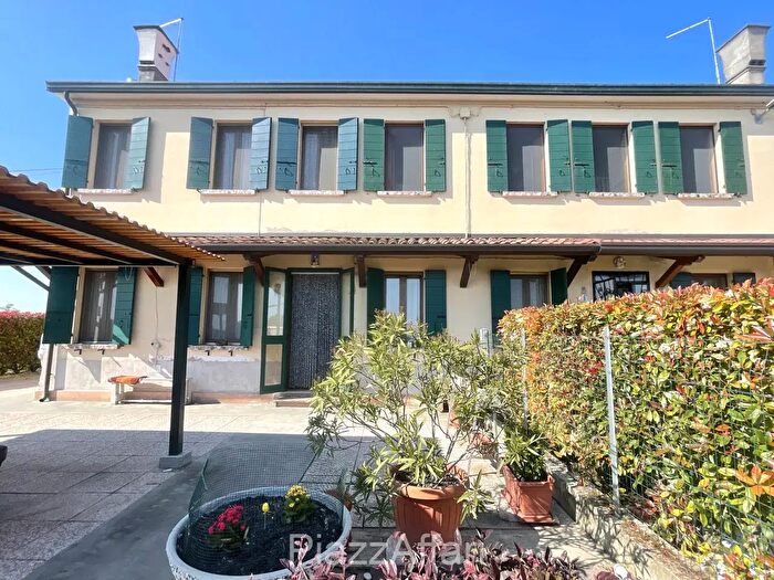 Casa trilocale in vendita in Via Cavarzere, Cona