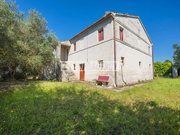 Casa quadrilocale in vendita in Localita' Piane di Chienti, Montecosaro