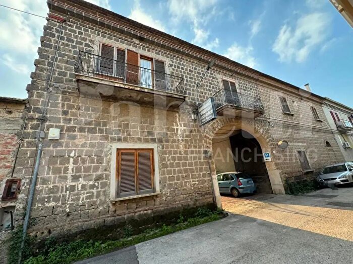 Casa con 11 locali in vendita in Vicolo Primo Via Arco Felice, Santa Maria Capua Vetere