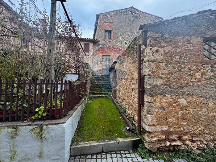 Casa con 5 locali in vendita in Località Montignano, Massa Martana