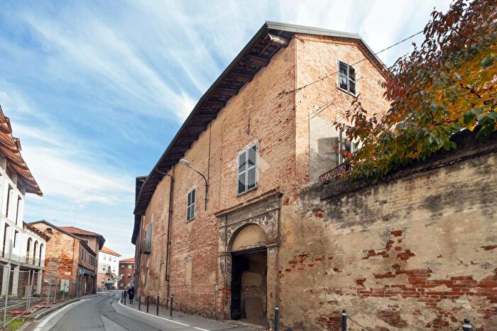 Appartamento con 5 locali in vendita in Via Principe Amedeo, Chieri