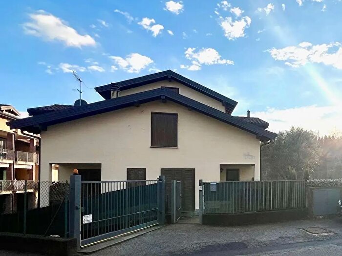 Appartamento trilocale in affitto in Via del Gaggio, Varese
