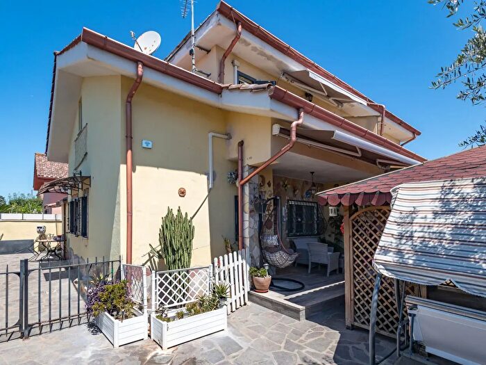 Casa quadrilocale in vendita in Viale Nuova Florida, Ardea