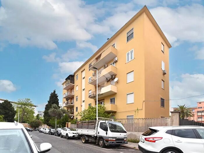 Appartamento con 5 locali in vendita in Via Francesco Angioni Contini, Cagliari