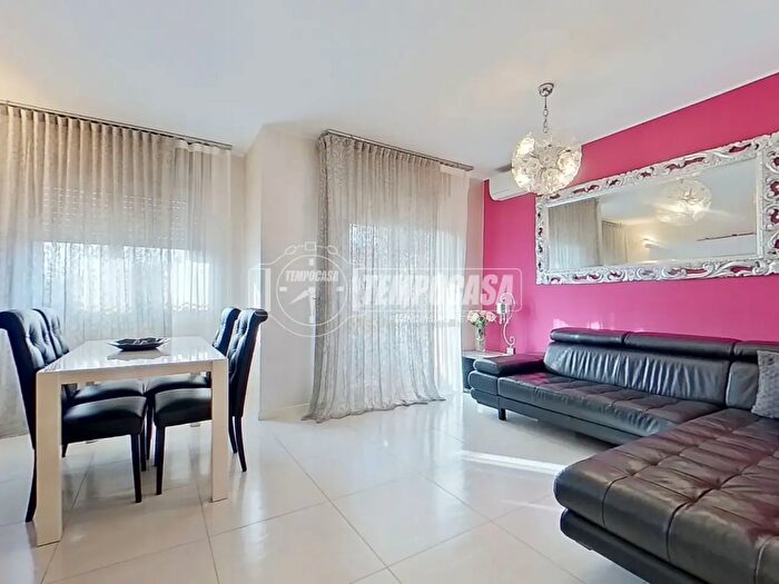 Appartamento trilocale in vendita in Via Vico, Lissone