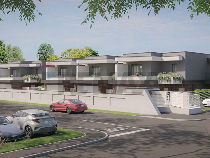 Casa quadrilocale in vendita in Via Varese, Gallarate