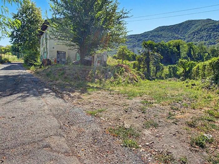 Casa con 5 locali in vendita in Via Sanfideg, Porto Valtravaglia