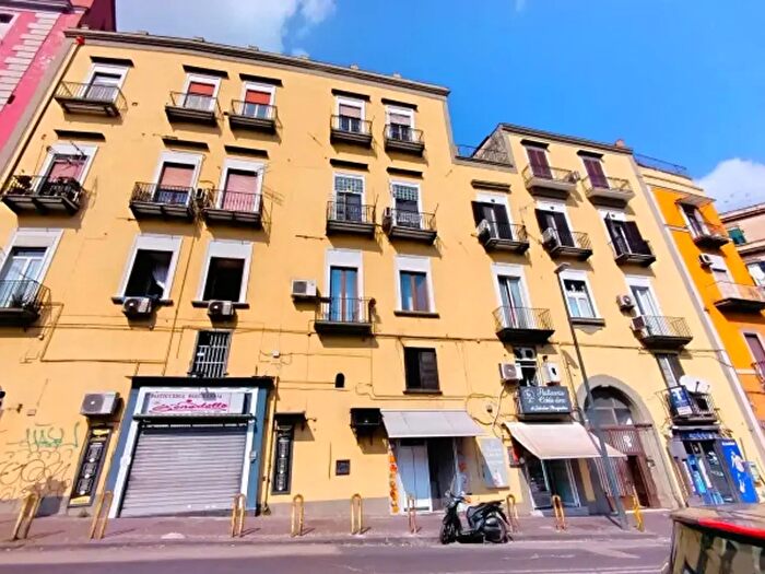 Appartamento quadrilocale in vendita in Via Salvator Rosa, Napoli