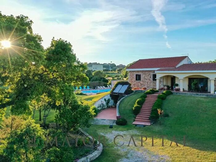 Casa con 8 locali in vendita in Telti