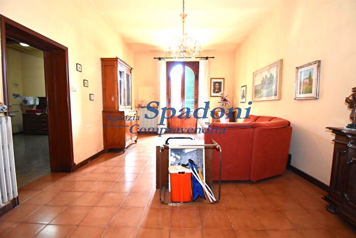Casa con 10 locali in vendita in Monsummano Terme