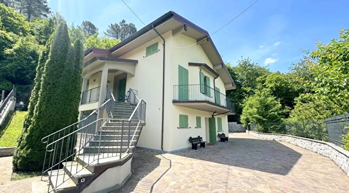 Casa con 7 locali in vendita in Via di Pertugiata Ghiffia Case Pertugiata Migliana Cantagallo Unione dei Comuni Val di Bisenzio Prato Toscana Italia, Cantagallo