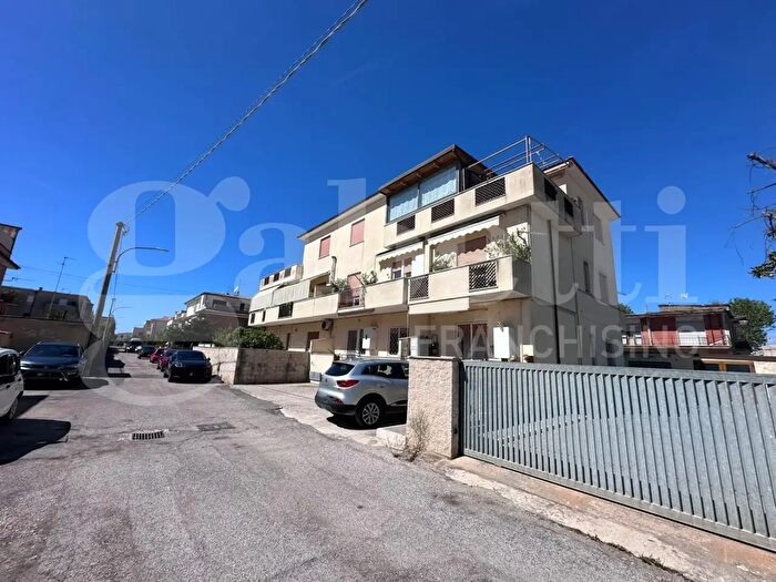 Appartamento trilocale in vendita in Via Trevi, Anzio