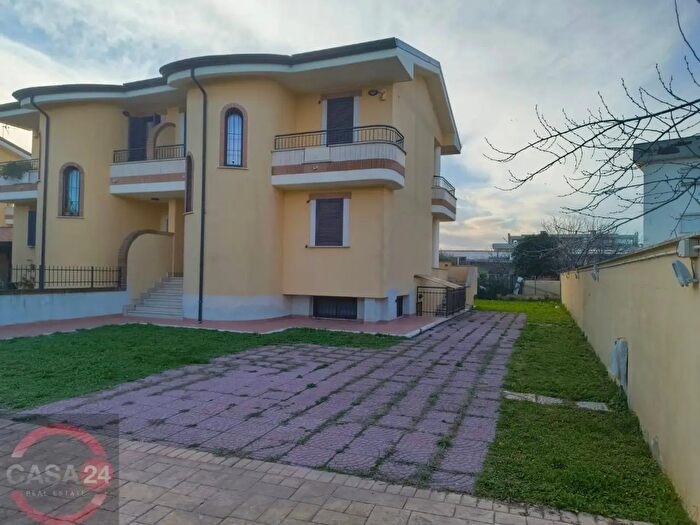 Casa con 8 locali in vendita in Via del Pantanaccio, Latina