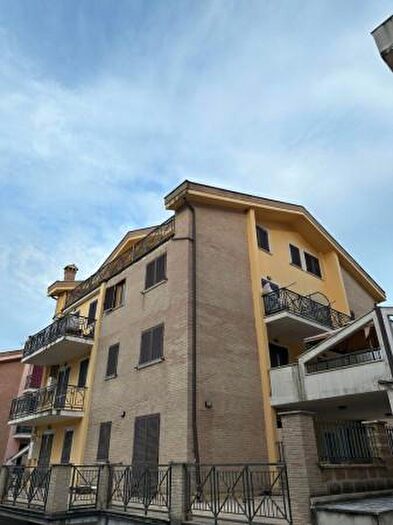 Appartamento trilocale in vendita in Via Marzabotto, Orte